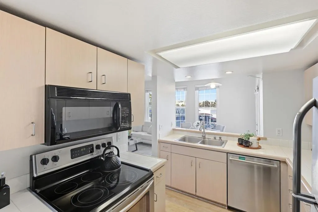 https://cdn.realtyfeed.com/cdn/127/307093289/e8dcf5a8edc3bbc7c9c2de2fc4bc7302.webp