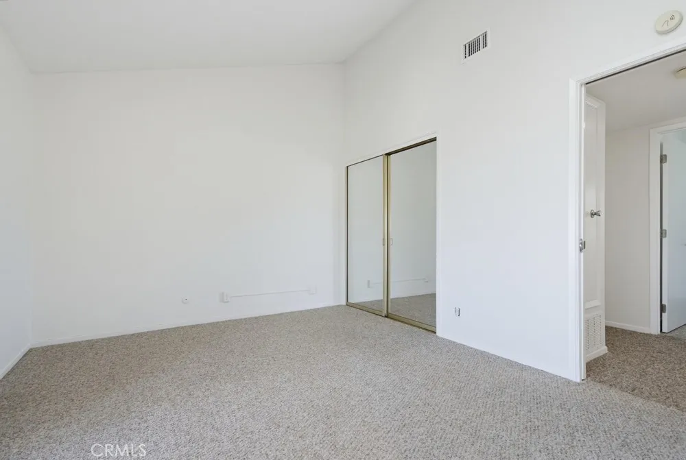 https://cdn.realtyfeed.com/cdn/127/307093334/705bba1eea2f5b8aef7f9e13d80f80a1.webp