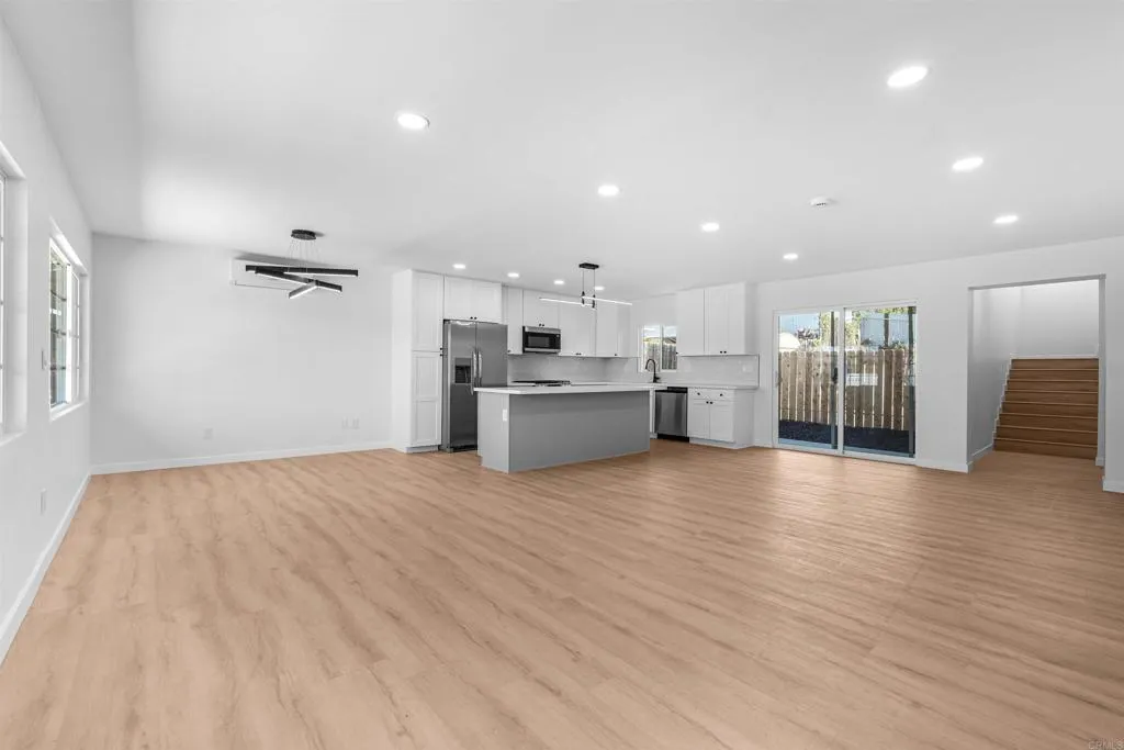 https://cdn.realtyfeed.com/cdn/127/307093371/4d4288c6bdbd1e21bf248f83c7b7fc49.webp
