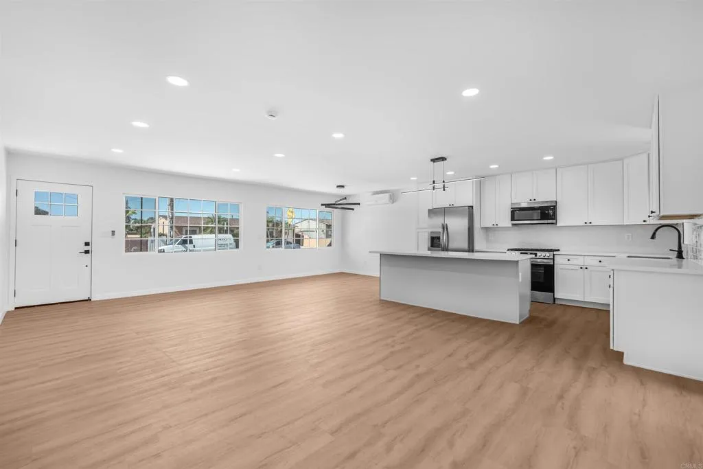 https://cdn.realtyfeed.com/cdn/127/307093371/9df8f609ac7ad21150e022c389786735.webp