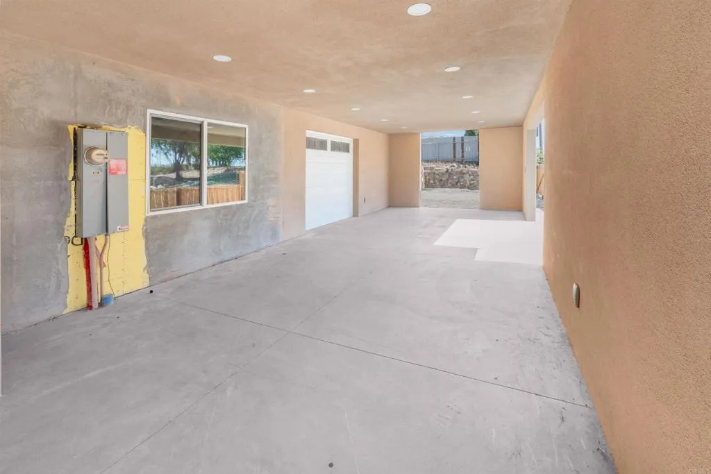 https://cdn.realtyfeed.com/cdn/127/307093371/dac917da03f8c8b23e0cf92dad1f4c97.webp