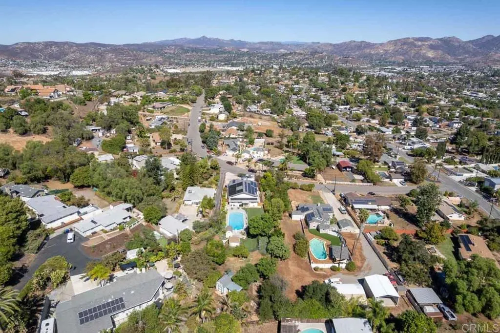https://cdn.realtyfeed.com/cdn/127/307093372/2f2ad3714fcb895384f242cc240b7d4c.webp