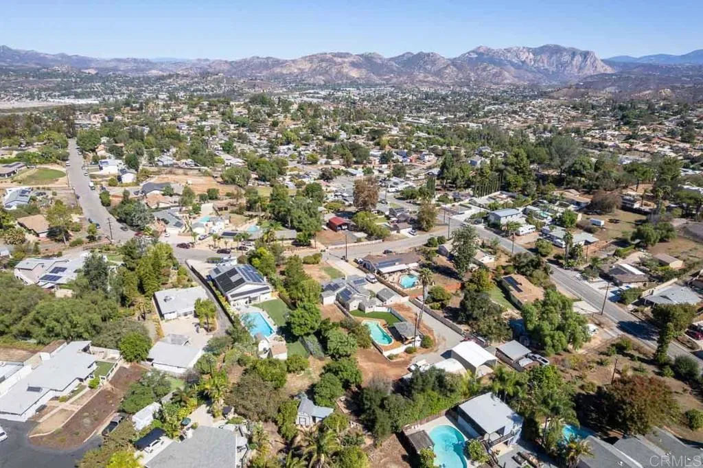 https://cdn.realtyfeed.com/cdn/127/307093372/779548eedf25ff407f26c23e6089ffa7.webp