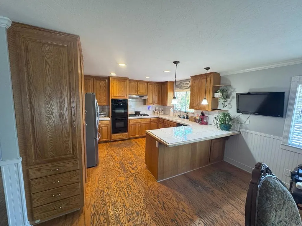 https://cdn.realtyfeed.com/cdn/127/307093372/77cd5044b5746c7e7575c41222e813c4.webp