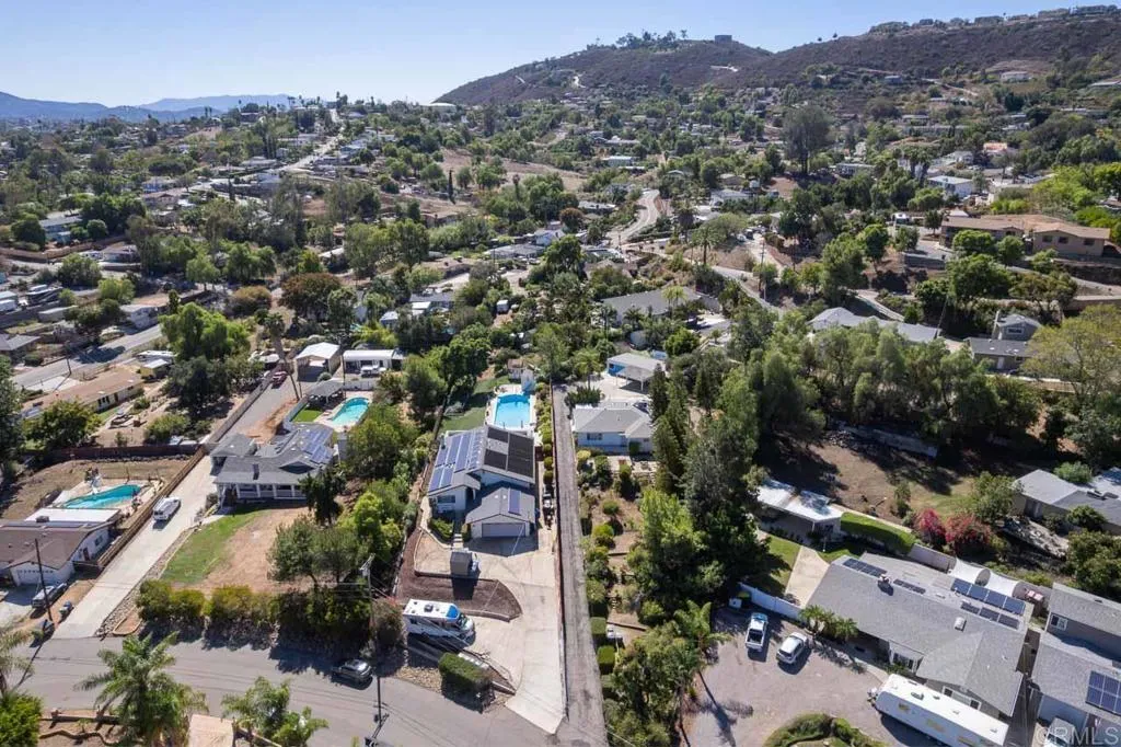 https://cdn.realtyfeed.com/cdn/127/307093372/f2c439aa5cbf448a478bd52c36a0690c.webp