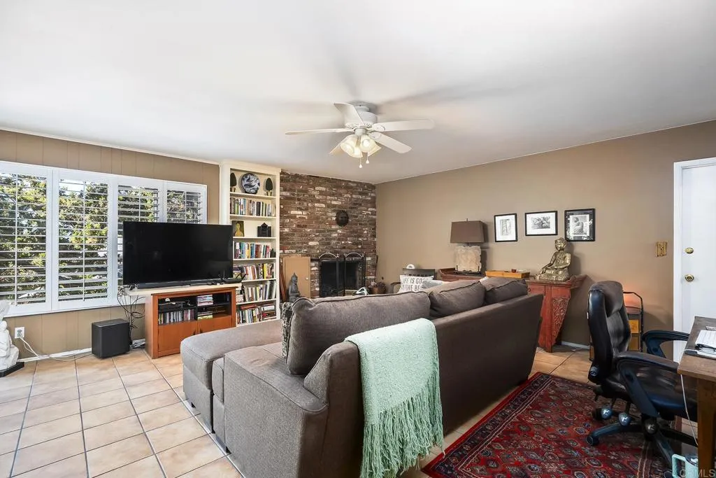 https://cdn.realtyfeed.com/cdn/127/307093507/23748ff0c51c1389f450f46305a21640.webp