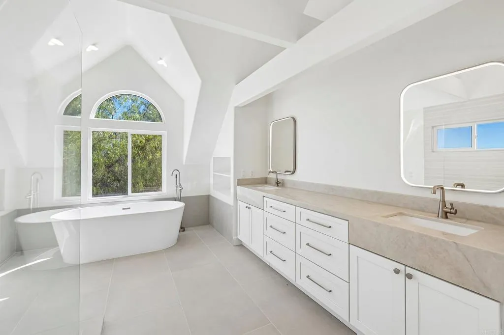 https://cdn.realtyfeed.com/cdn/127/307093548/7699ea76310c9d3b60a64bdfb2b5d05f.webp