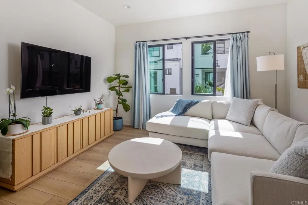 https://cdn.realtyfeed.com/cdn/127/307093760/2b8aa34ee7f3fe884b3091140fce5aee.webp