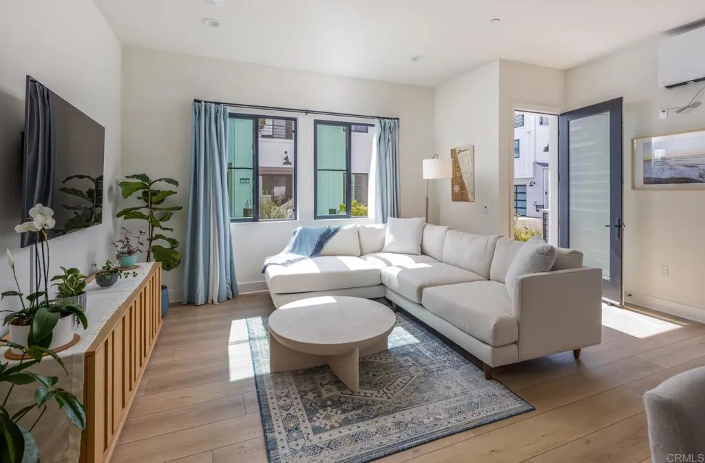 https://cdn.realtyfeed.com/cdn/127/307093760/c7f528b7d6a870641009aabc4732388f.webp