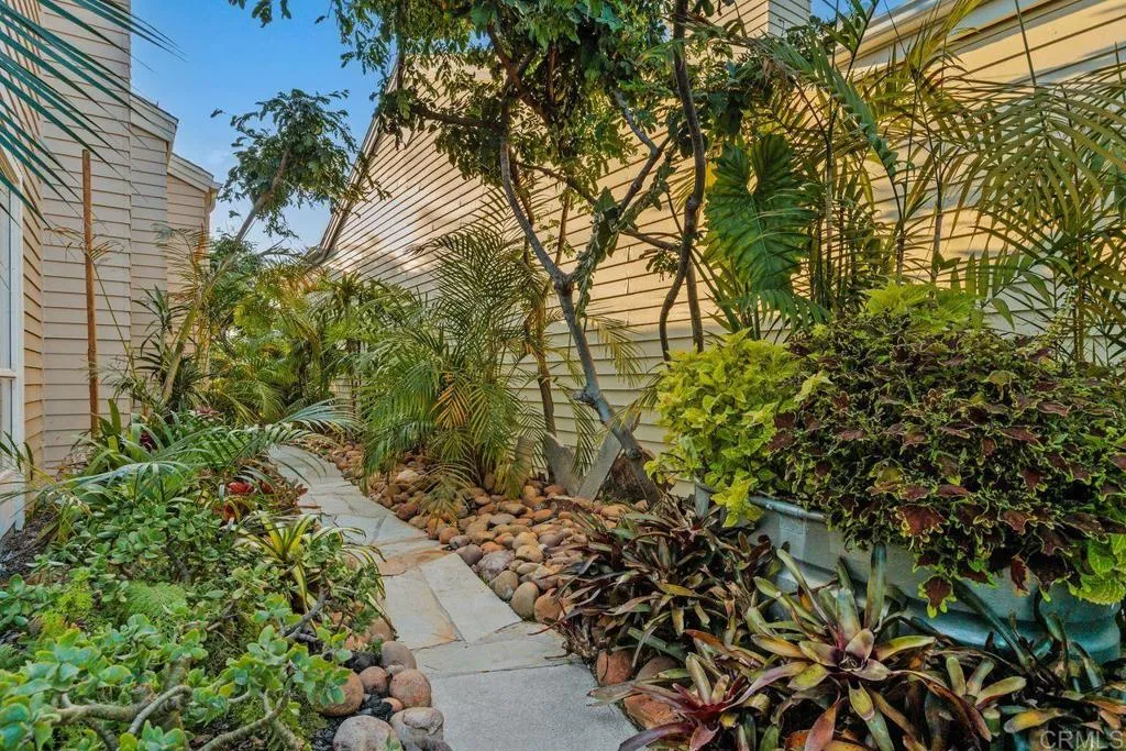 https://cdn.realtyfeed.com/cdn/127/307093824/8103726fac4f11225ccd9b9137dade6b.webp