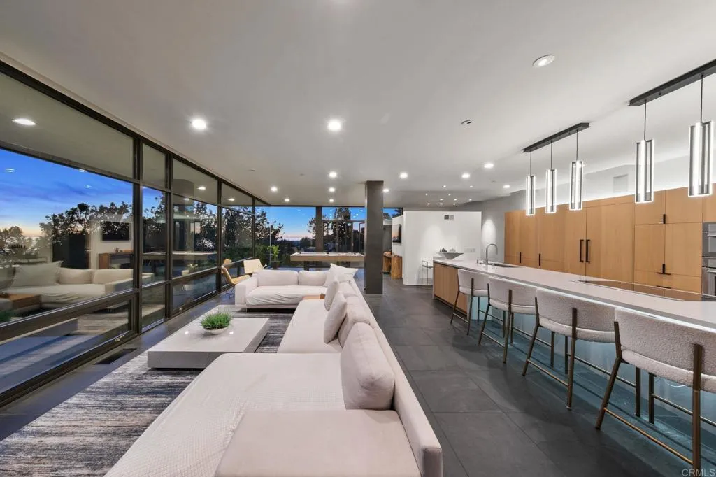 https://cdn.realtyfeed.com/cdn/127/307094098/4941278d0aabbf58f860401988783b79.webp