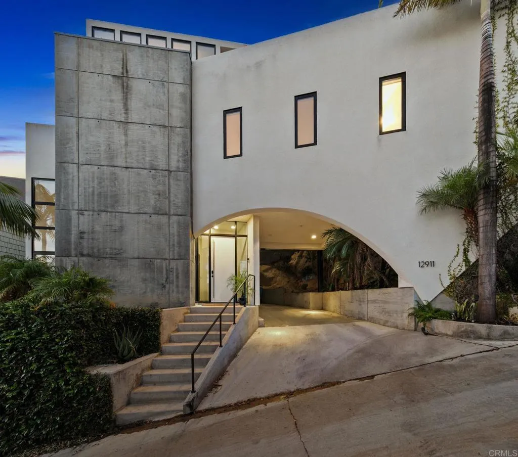 https://cdn.realtyfeed.com/cdn/127/307094098/4accf56f0be69729236629173375f3e1.webp