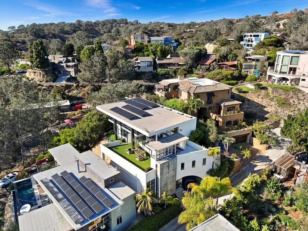 https://cdn.realtyfeed.com/cdn/127/307094098/e910b3baa8ff50a25ef163d83a80c906.webp