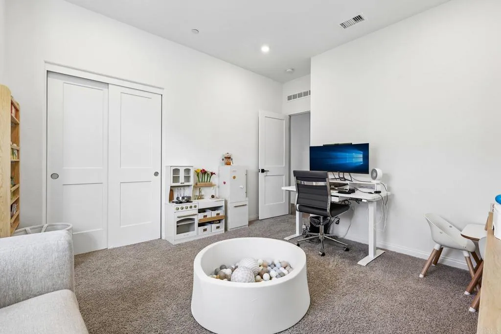 https://cdn.realtyfeed.com/cdn/127/307094184/17bdedb847e7000444b04ffa1bdc4018.webp