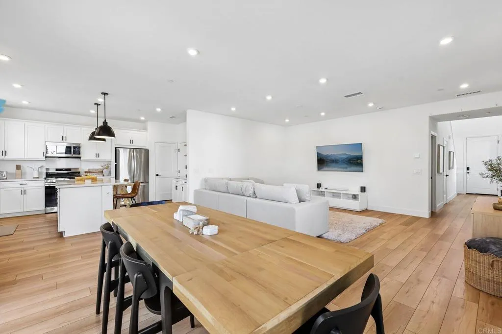https://cdn.realtyfeed.com/cdn/127/307094184/1b25dc938033ca8534d980d0adedb2f8.webp