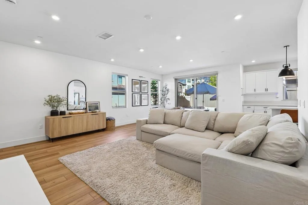 https://cdn.realtyfeed.com/cdn/127/307094184/91555756f50617e802a27ab09627c98b.webp