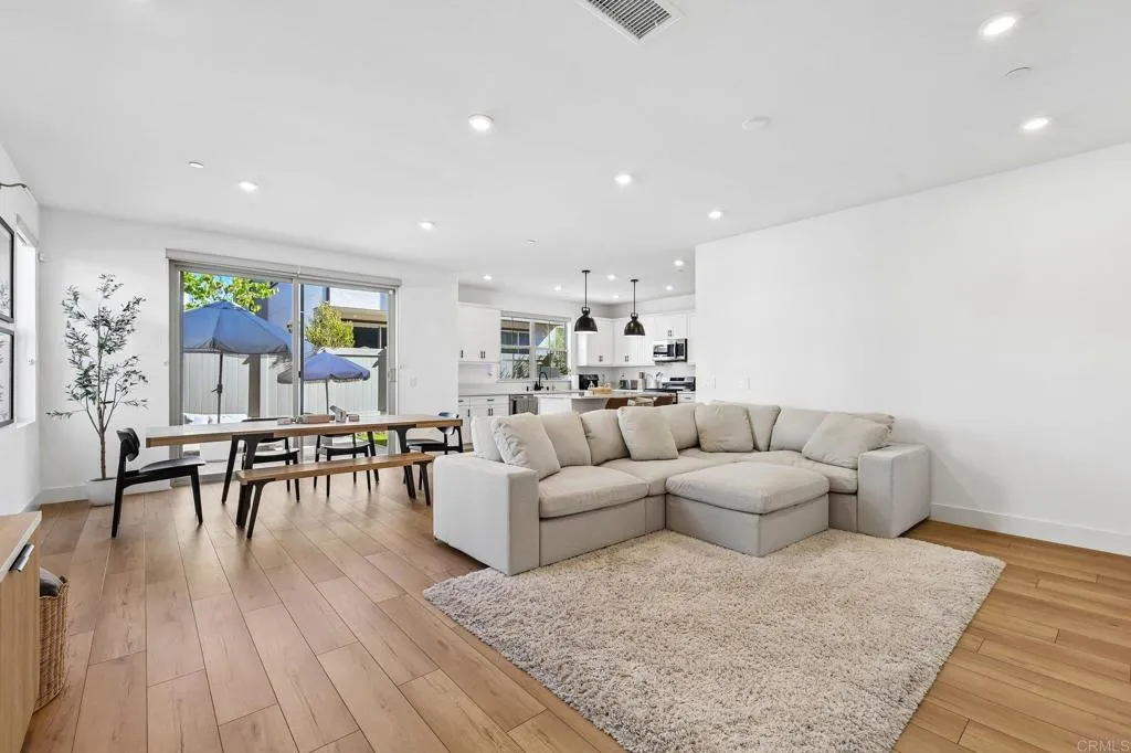 https://cdn.realtyfeed.com/cdn/127/307094184/e56ab84ff214844cd5ac565d6cbff839.webp
