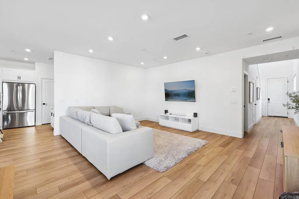 https://cdn.realtyfeed.com/cdn/127/307094184/f2453ceb58be0b92da9d2c21b8071554.webp