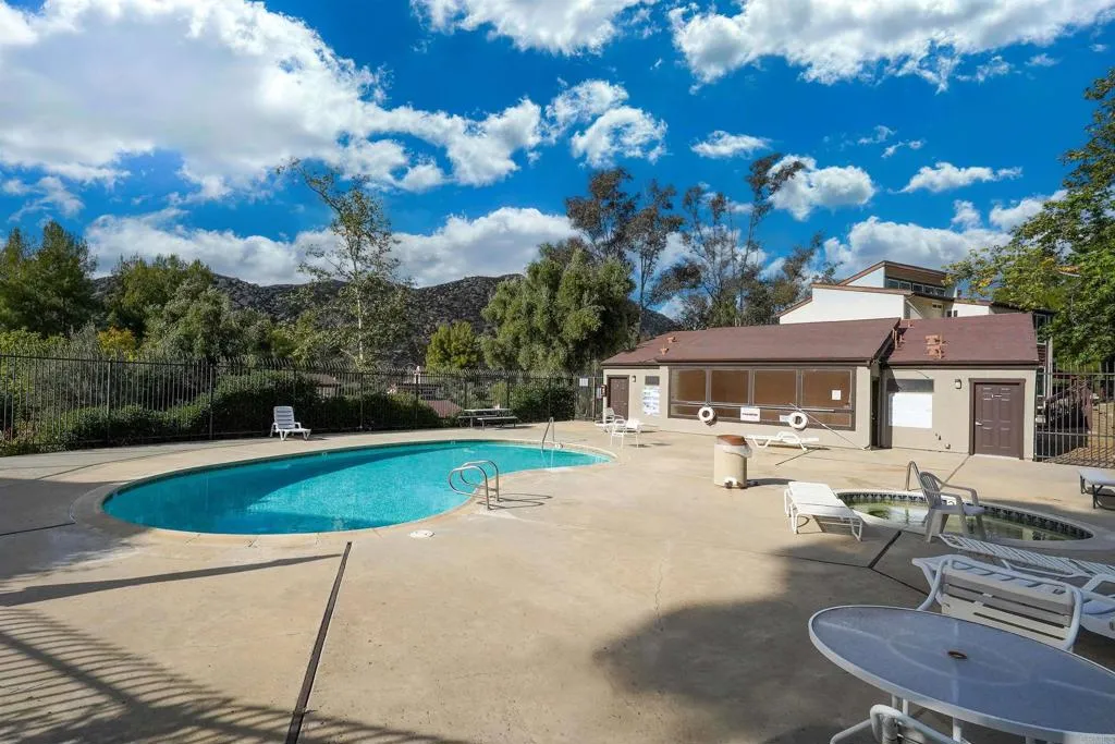 https://cdn.realtyfeed.com/cdn/127/307094188/107ff31e1c1ea04f3f9dd963c5c95bc8.webp