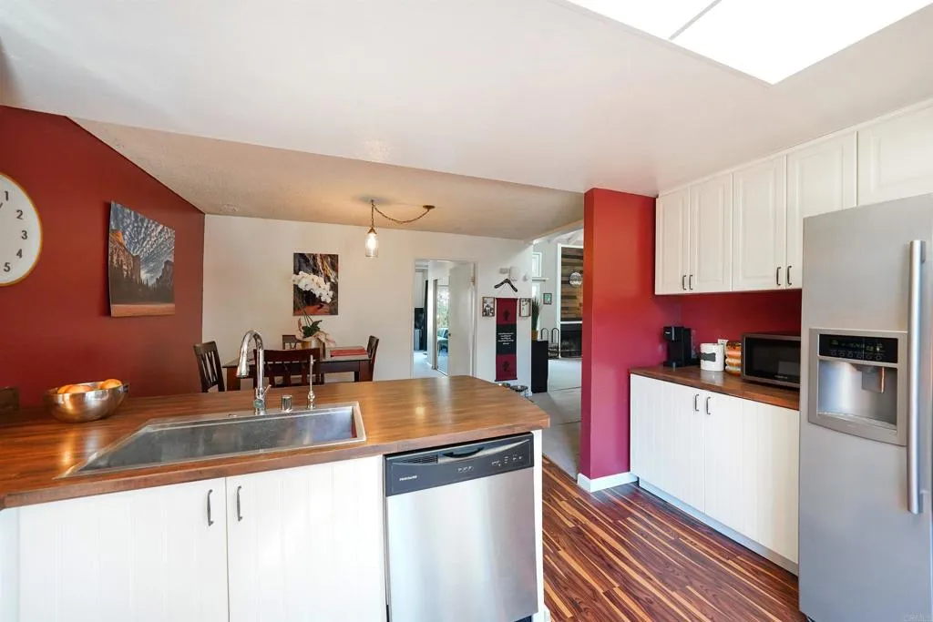 https://cdn.realtyfeed.com/cdn/127/307094188/a6e78e20c2552bfb693912e85366cbff.webp