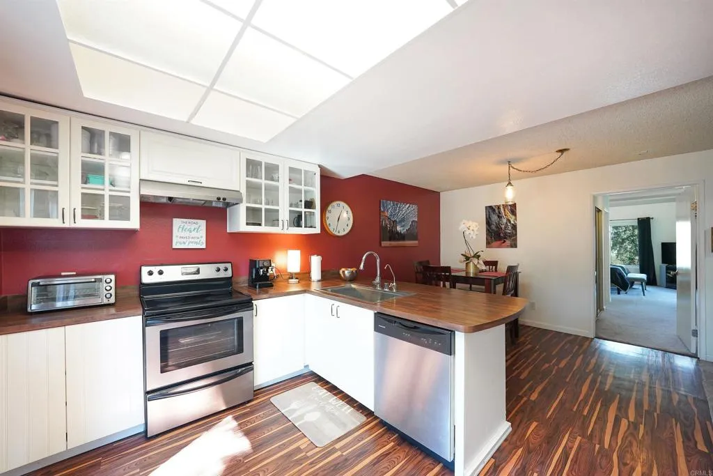 https://cdn.realtyfeed.com/cdn/127/307094188/b68355b7b4acda144a59d24f198fe6db.webp