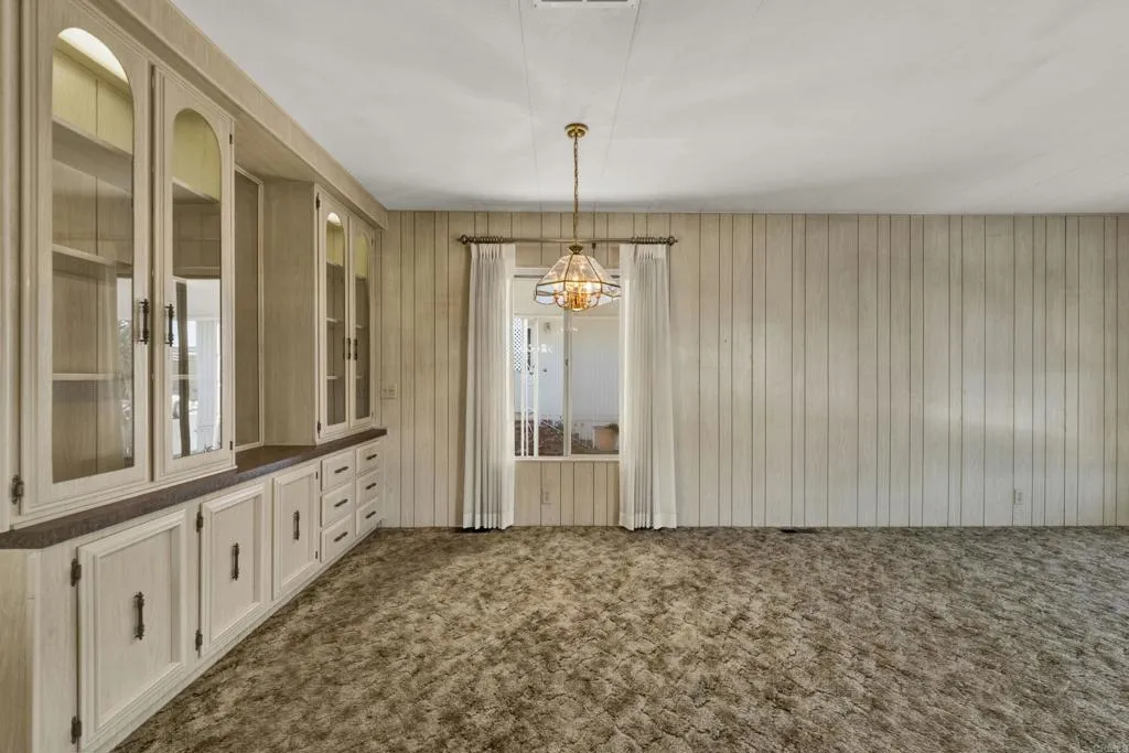 https://cdn.realtyfeed.com/cdn/127/307094232/214ef84300fc9f78207aae637e226c92.webp
