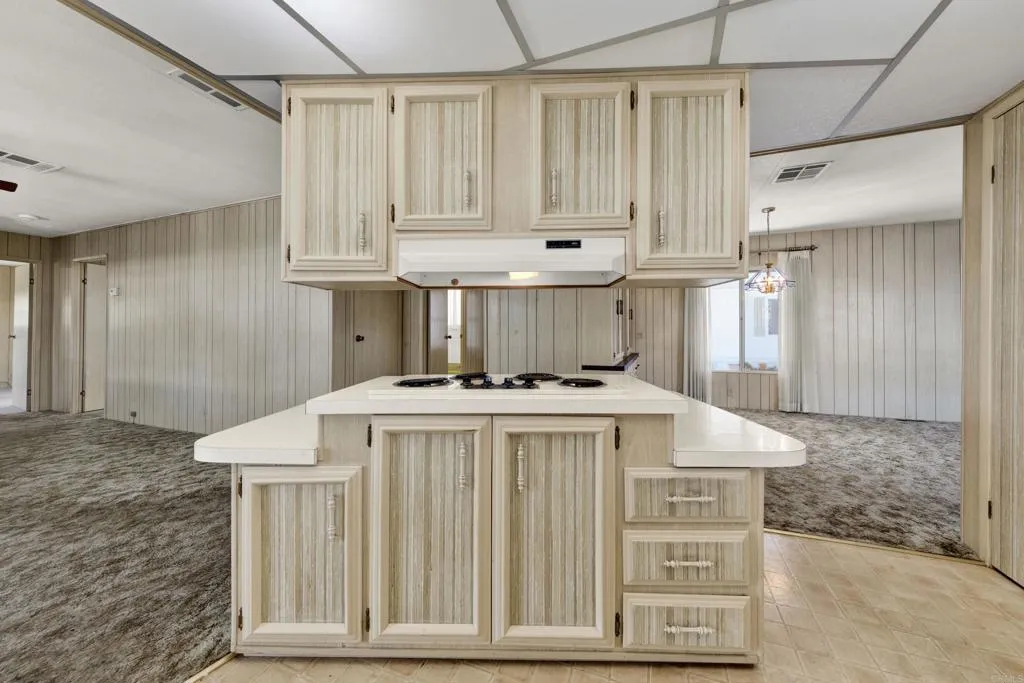https://cdn.realtyfeed.com/cdn/127/307094232/4eaae4cd3ba04de7461cf380072b46b4.webp