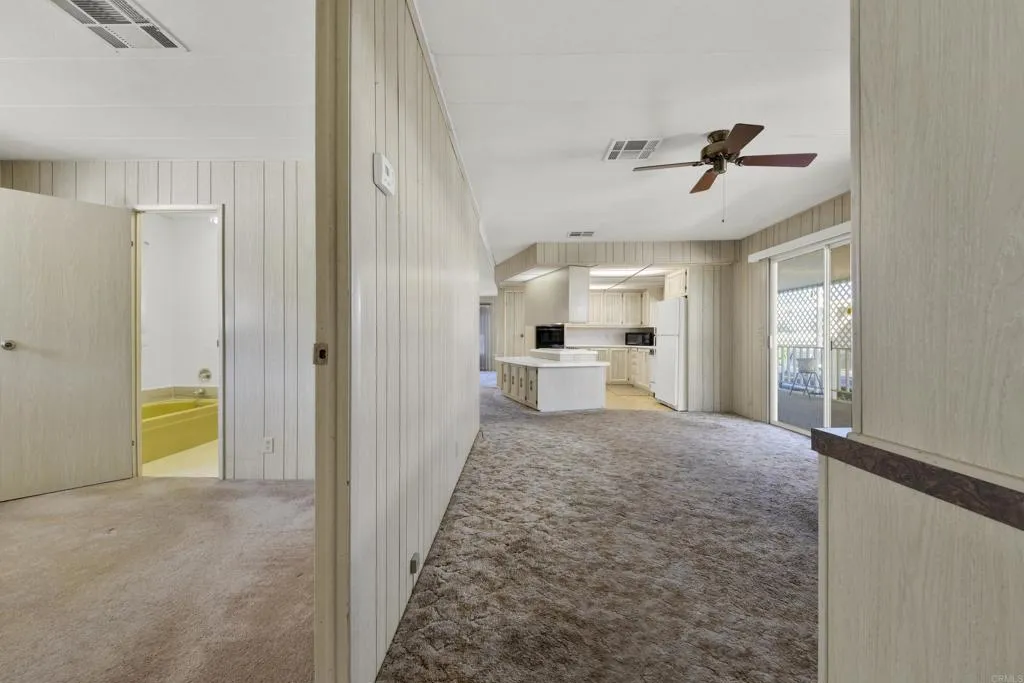 https://cdn.realtyfeed.com/cdn/127/307094232/6d92f2b1d1e3815bb40fa4e938e34e77.webp