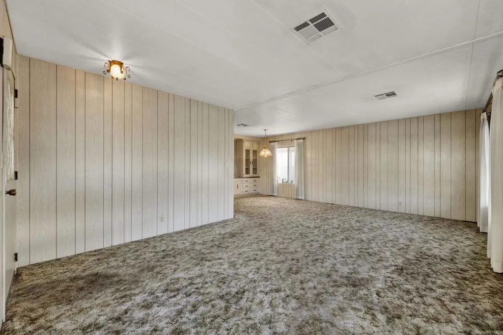 https://cdn.realtyfeed.com/cdn/127/307094232/c3ad6865e52464b1c6d18e3f98e454e8.webp