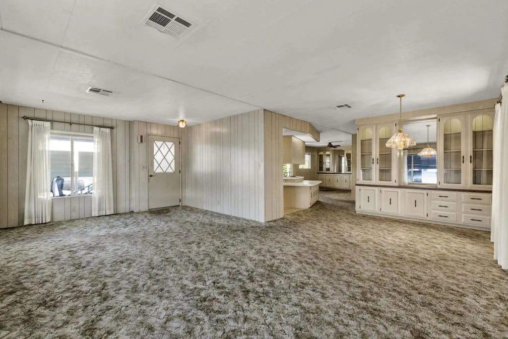 https://cdn.realtyfeed.com/cdn/127/307094232/c8cf150a684a719b6f318f75bcaf0f91.webp