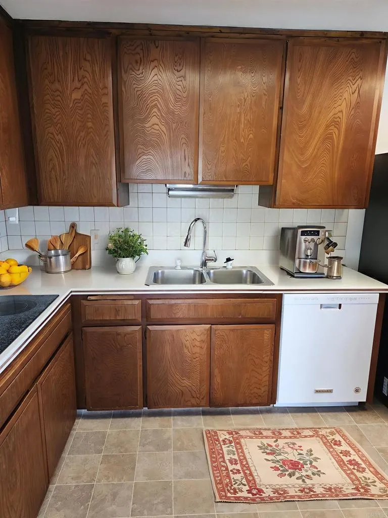 https://cdn.realtyfeed.com/cdn/127/307094246/ba5fd8f640902b8c17b4090eca5e1782.webp