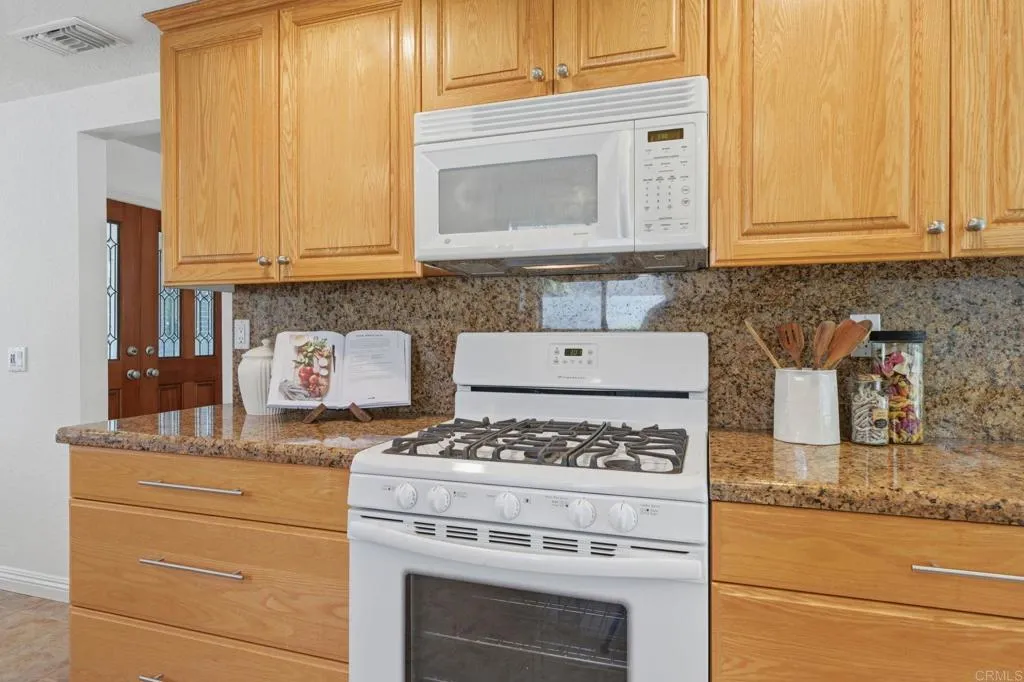 https://cdn.realtyfeed.com/cdn/127/307094549/6de97150f4693e61d7fefd40d93007ee.webp