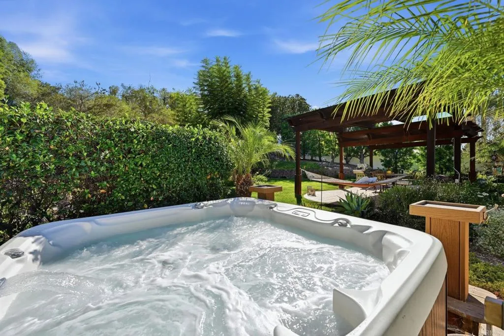 https://cdn.realtyfeed.com/cdn/127/307094549/7e866bd7fbeace75f49834c0d53ec107.webp