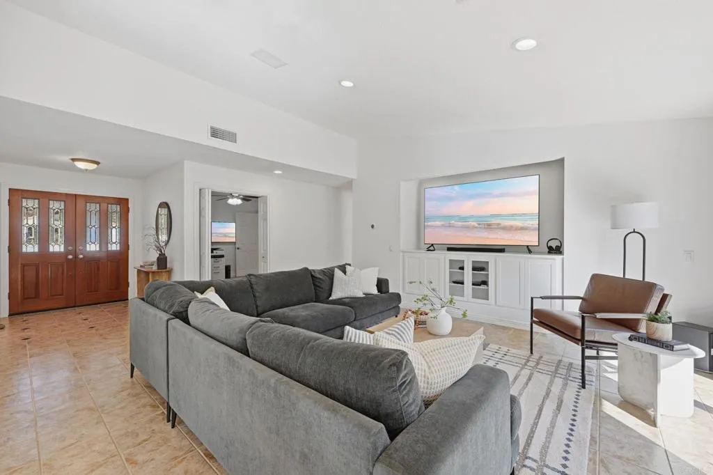 https://cdn.realtyfeed.com/cdn/127/307094549/d2feabfafd495f448afc64527ad45eae.webp