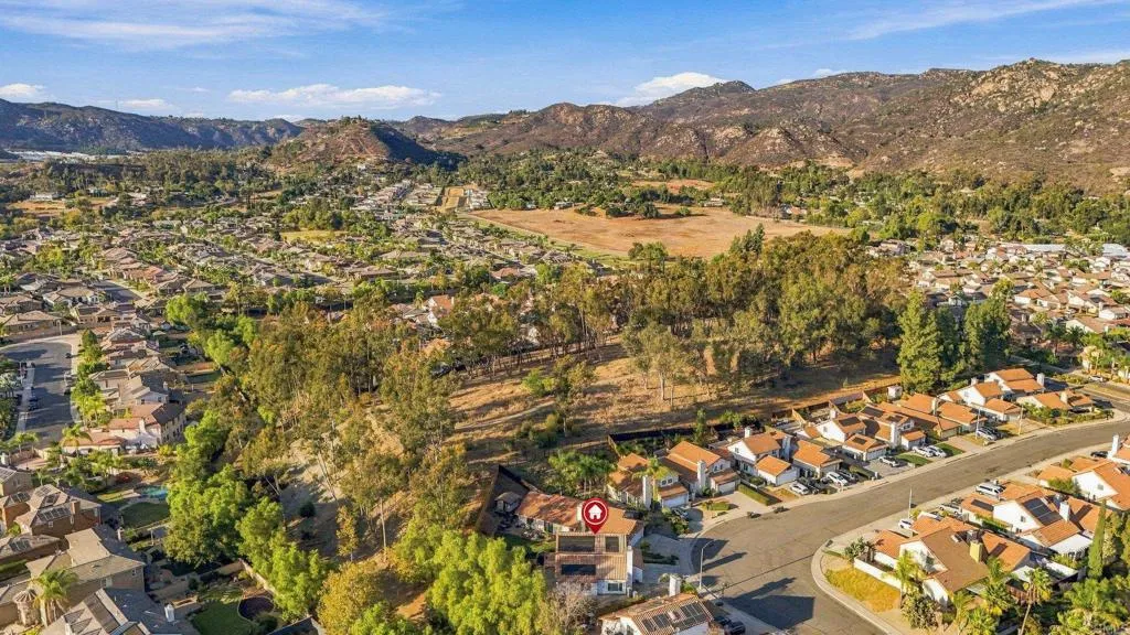 https://cdn.realtyfeed.com/cdn/127/307094552/2a4b8bb72ffaadc94f75a85afba2351a.webp