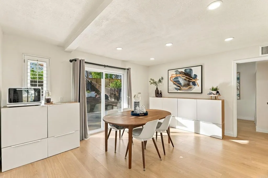 https://cdn.realtyfeed.com/cdn/127/307094552/35cf91bed16c1c5bafe6d52b282072ad.webp