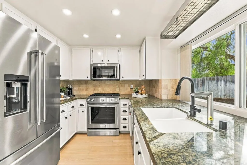 https://cdn.realtyfeed.com/cdn/127/307094552/628d7e377ebd50af0afb9a29369704d7.webp