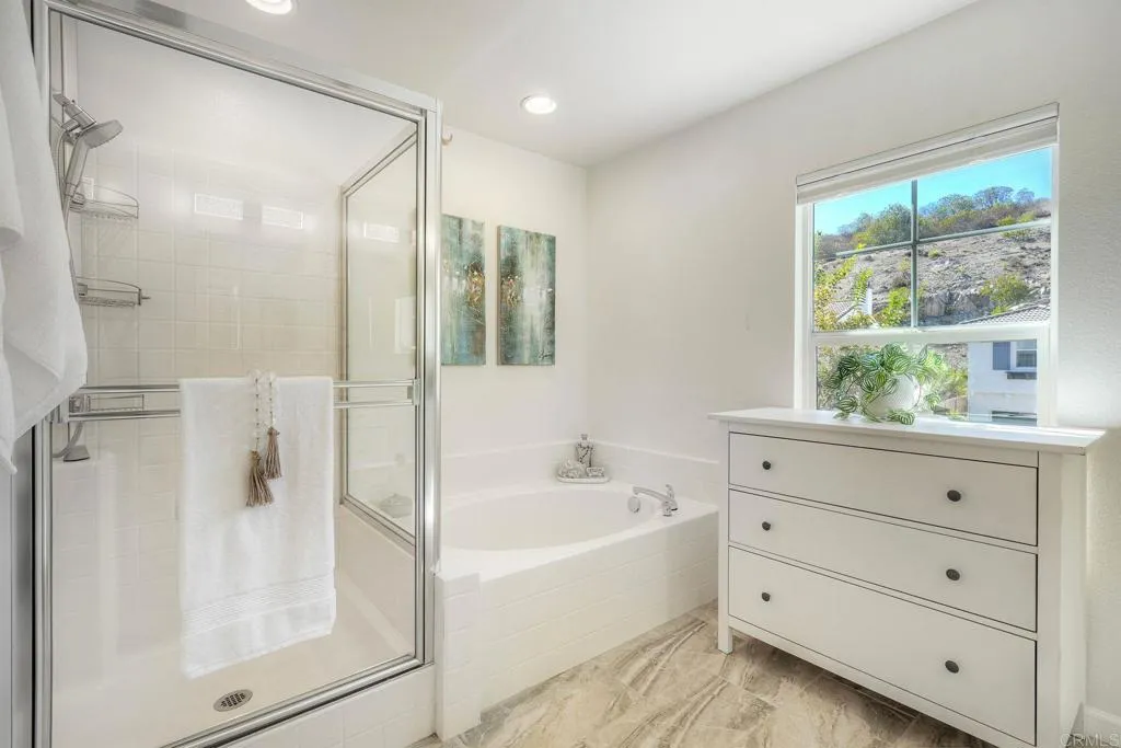 https://cdn.realtyfeed.com/cdn/127/307094564/1058d14840fee01c073fcff137908977.webp