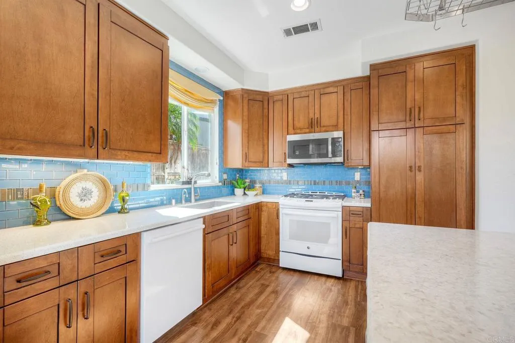https://cdn.realtyfeed.com/cdn/127/307094564/2f7d3fbf9d594d3ce03145e23f5b49b1.webp
