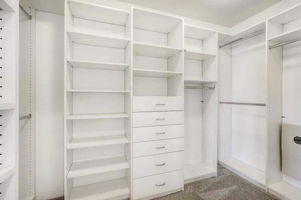 https://cdn.realtyfeed.com/cdn/127/307094564/8e949f751dfe49584f5177bf3296d08c.webp