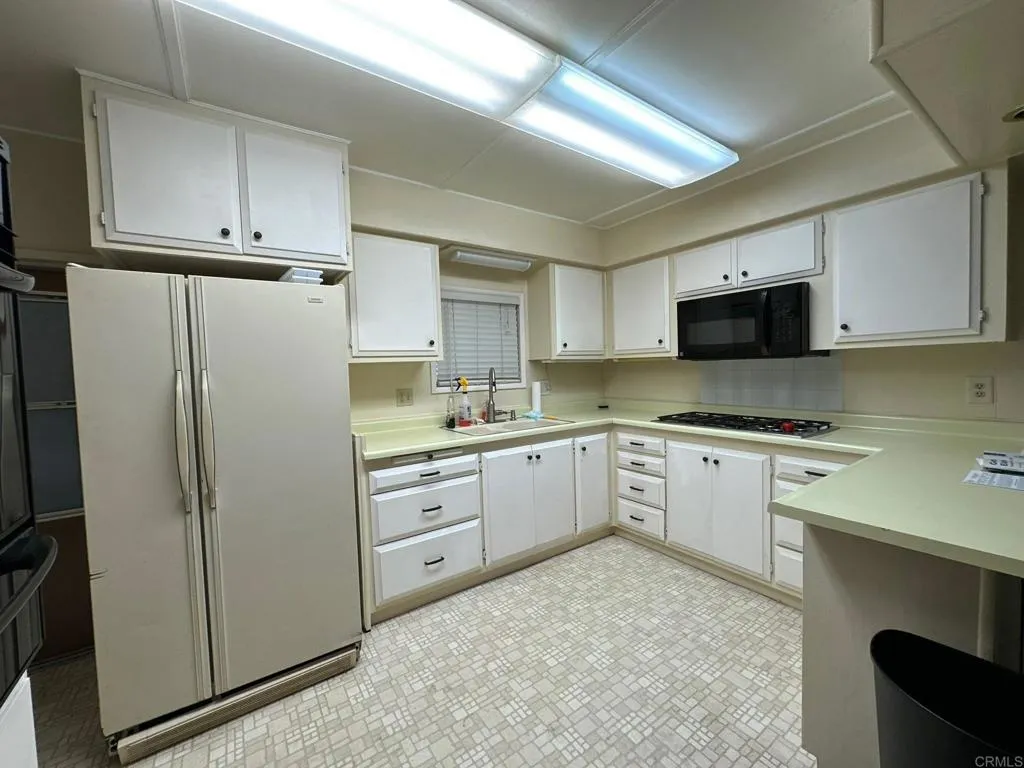 https://cdn.realtyfeed.com/cdn/127/307094609/530217fab259824278d2de5d1c906af1.webp