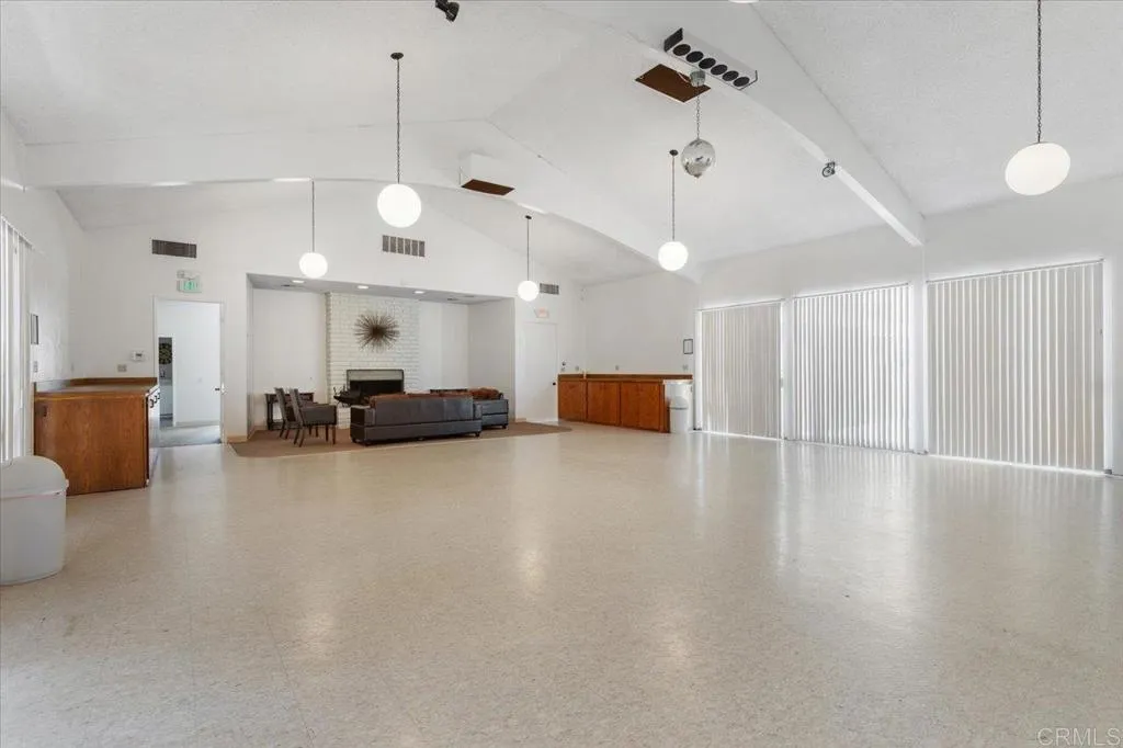 https://cdn.realtyfeed.com/cdn/127/307094674/1cd8cc991e3c407649a050c85fbca7f6.webp