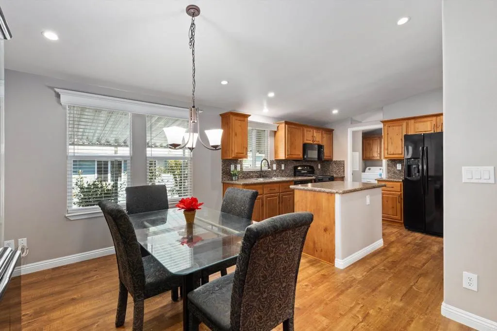 https://cdn.realtyfeed.com/cdn/127/307094674/38eccfbc16d1b87af3e89dea4952c572.webp