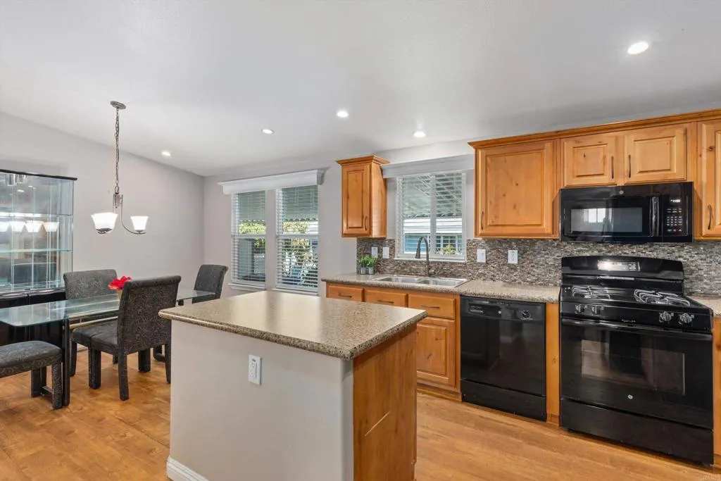 https://cdn.realtyfeed.com/cdn/127/307094674/3ee58c739ce57e1efd90a606f05e32d8.webp