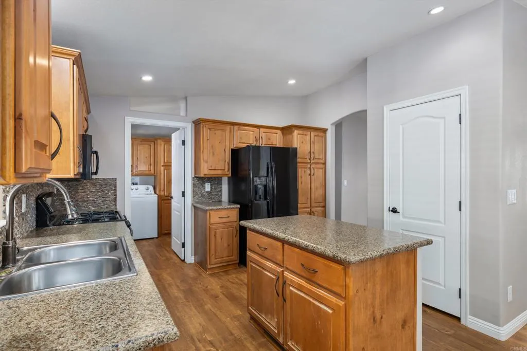 https://cdn.realtyfeed.com/cdn/127/307094674/62d792b0e1a2a6a20aae4644a4e6100e.webp