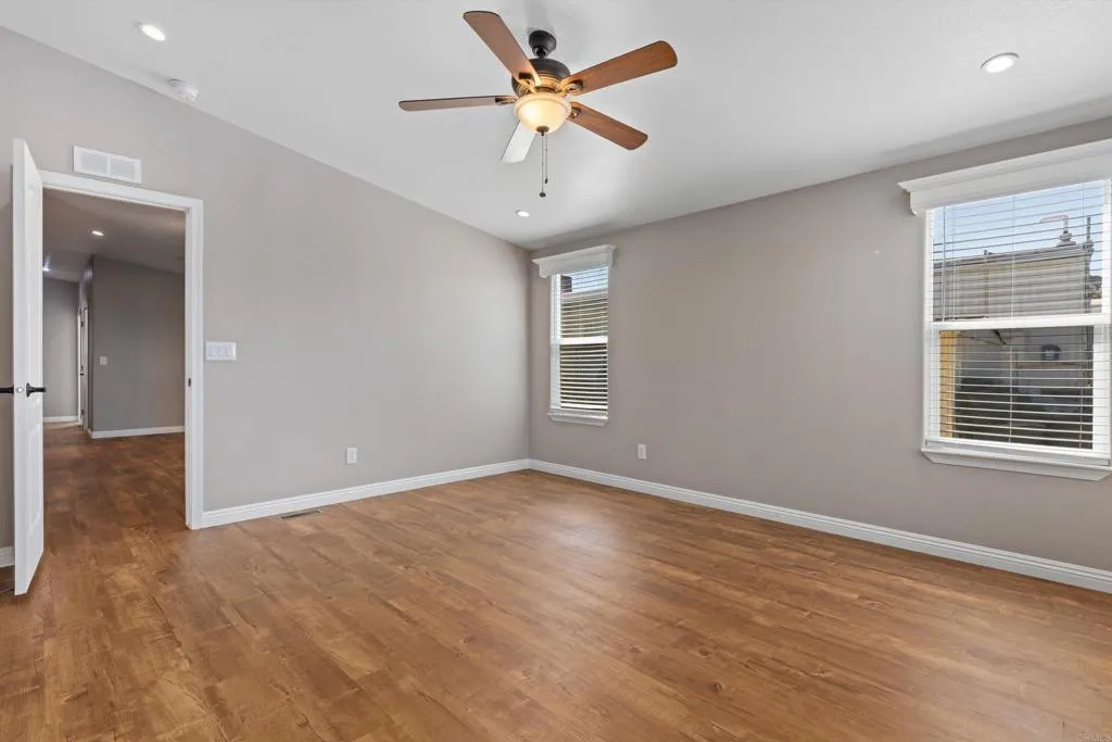 https://cdn.realtyfeed.com/cdn/127/307094674/888cad33367bacb55bf1d11b25162af2.webp
