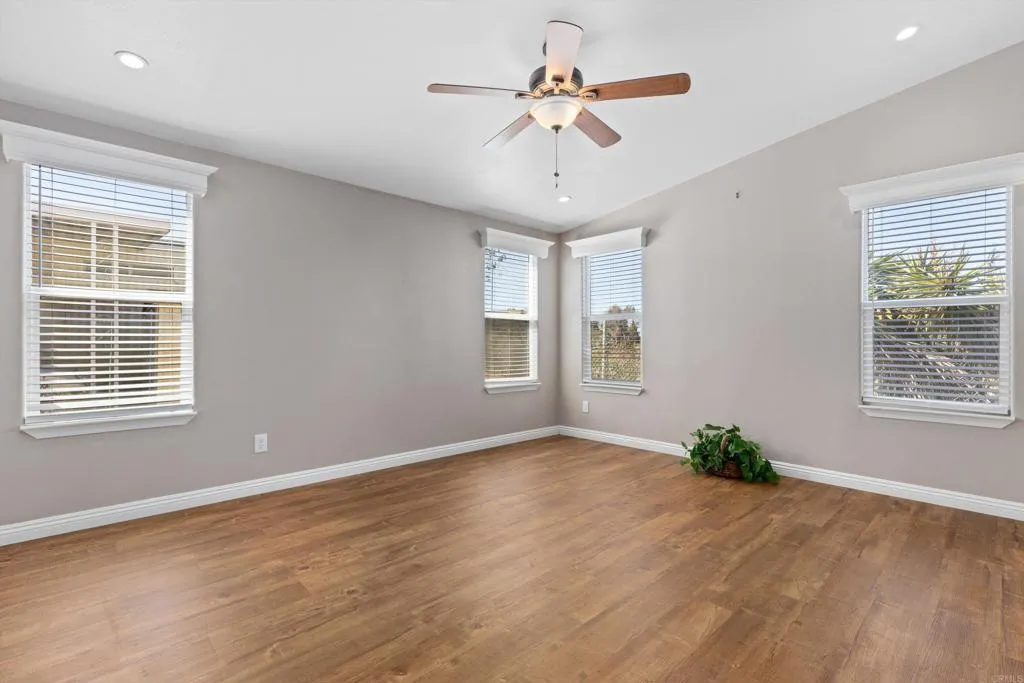 https://cdn.realtyfeed.com/cdn/127/307094674/8baf0db0afff7c1858be24ec0a634f42.webp