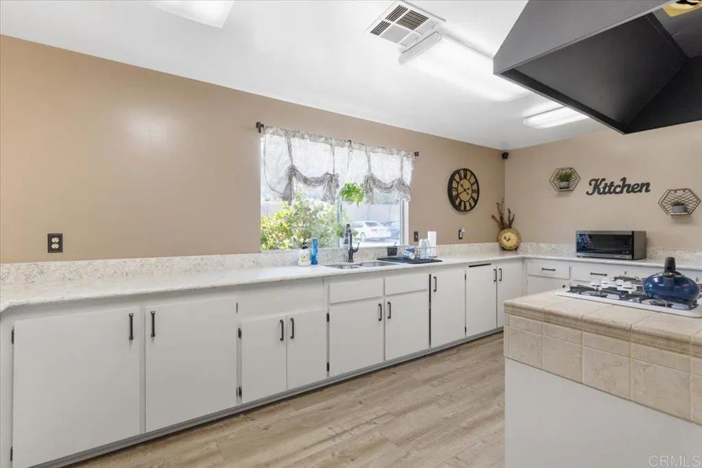 https://cdn.realtyfeed.com/cdn/127/307094674/d115fca8825f01e88686a53d1dfa6c13.webp