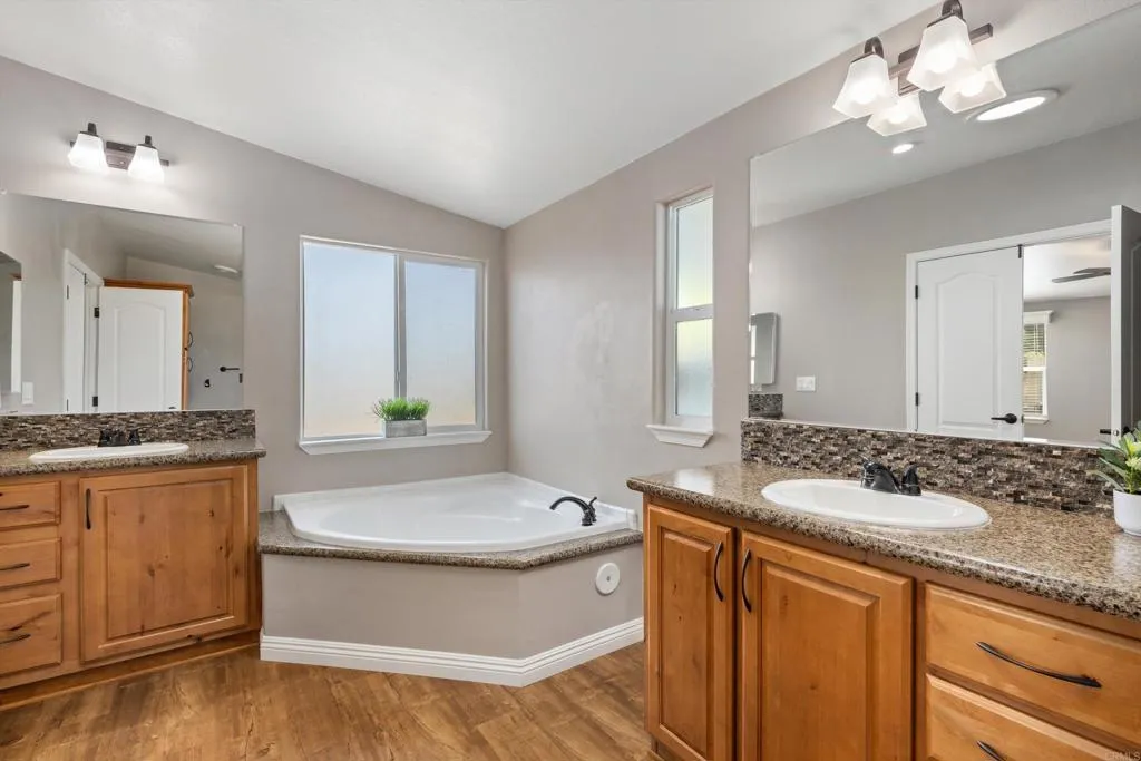 https://cdn.realtyfeed.com/cdn/127/307094674/f234620cb0b640195441ad27554868d0.webp