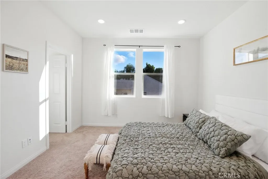 https://cdn.realtyfeed.com/cdn/127/307094751/7951bd9f3709204085783179430abbeb.webp